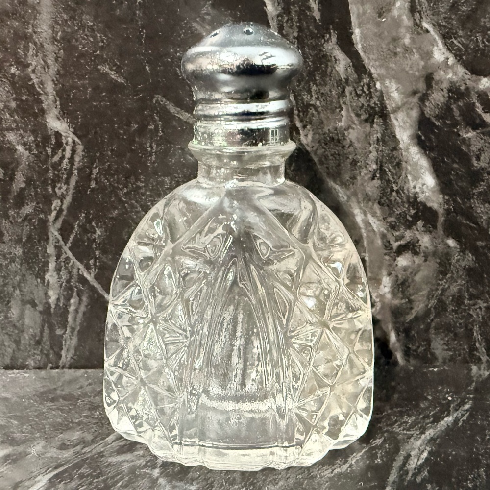 Small Salt & Pepper Shakers - Picture 6 of 16